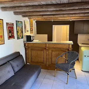 Hébergement de vacances Petite Maison Indépendante Avec Accès Piscine Et Spa, Eyzin-Pinet